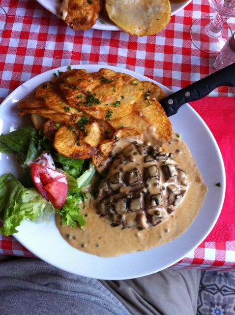 Restaurantes em Paris para Comer Barato - Pavé de Canard do Chez Gladines